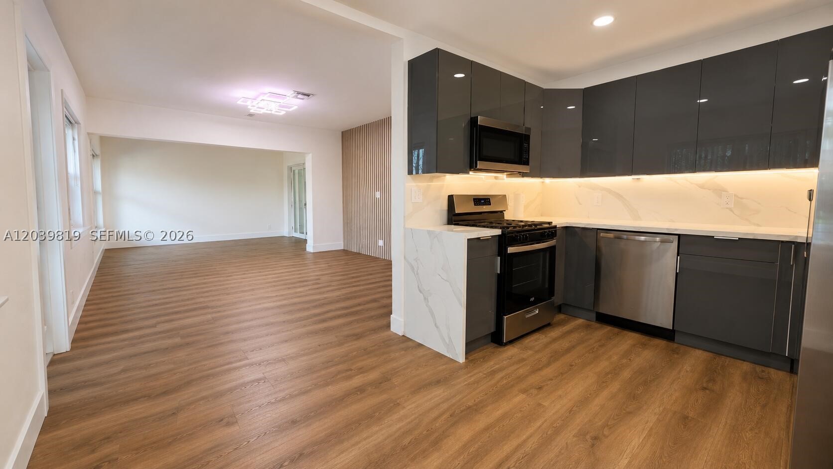 1155 Hayes St Property Photo 7