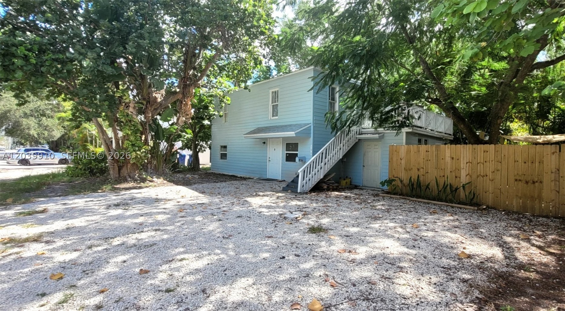 104 NE 5th St Property Photo 1