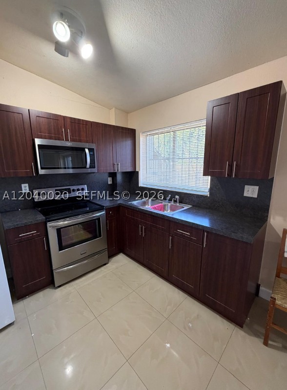 28364 Sw 140th Pl Property Photo 8