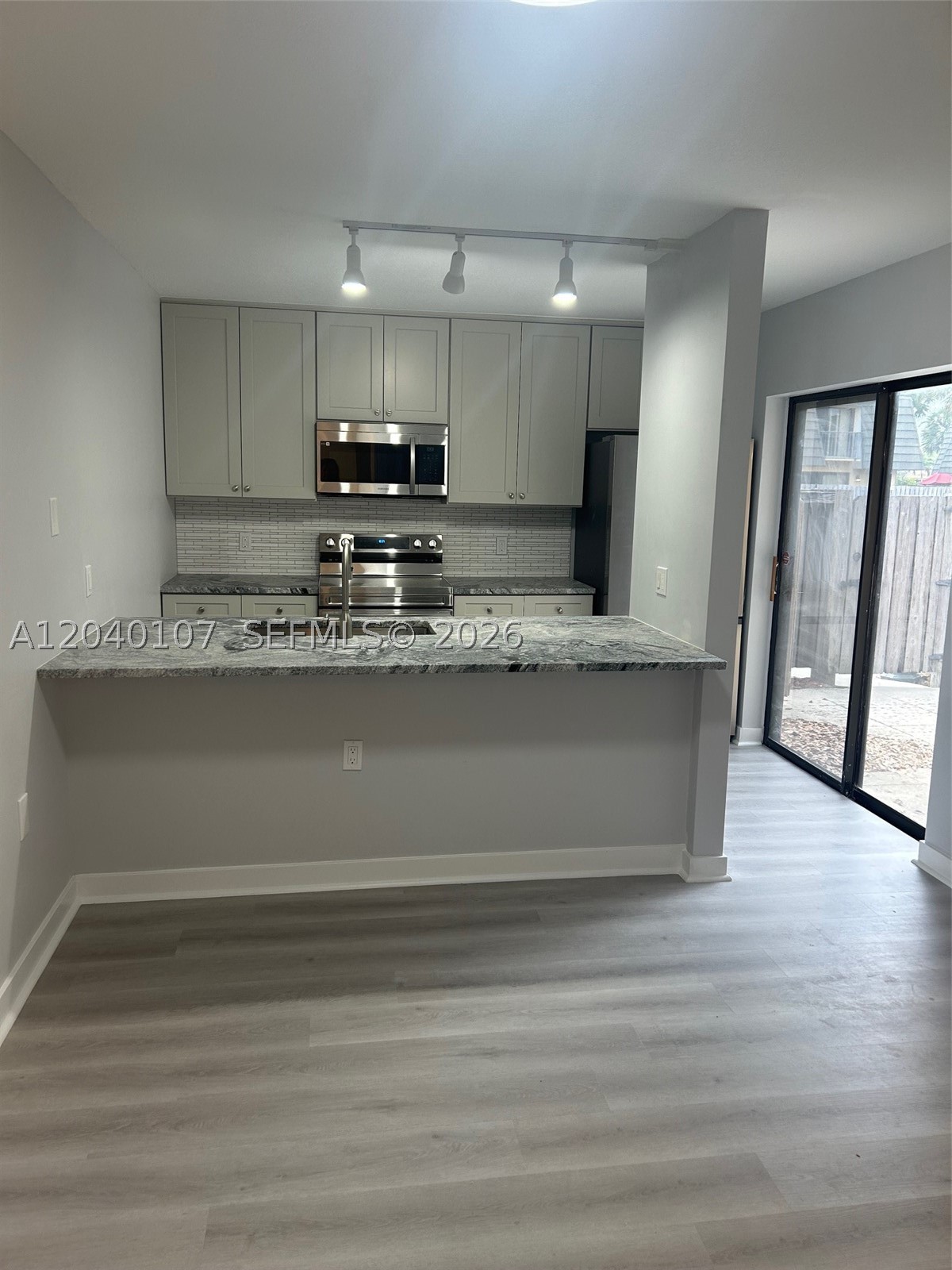603 6th Way Property Photo 1