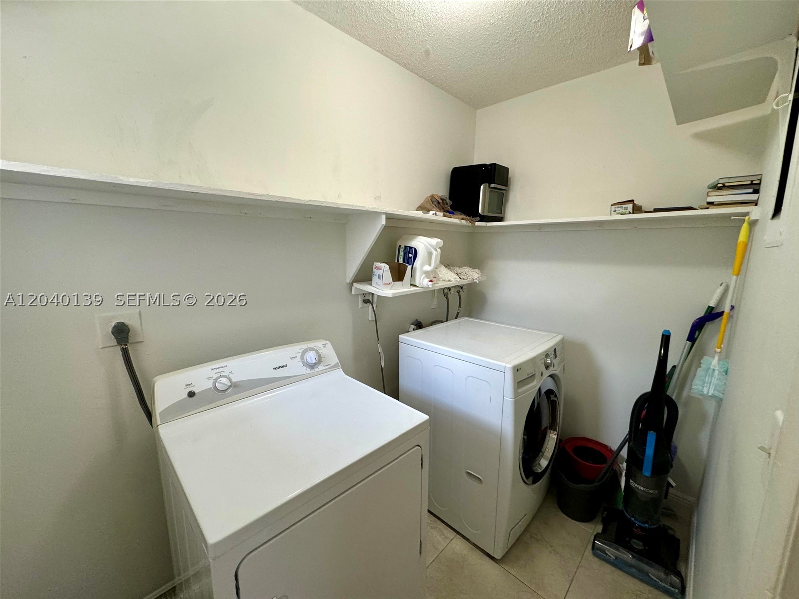 1727 Sw 21st St Property Photo 9