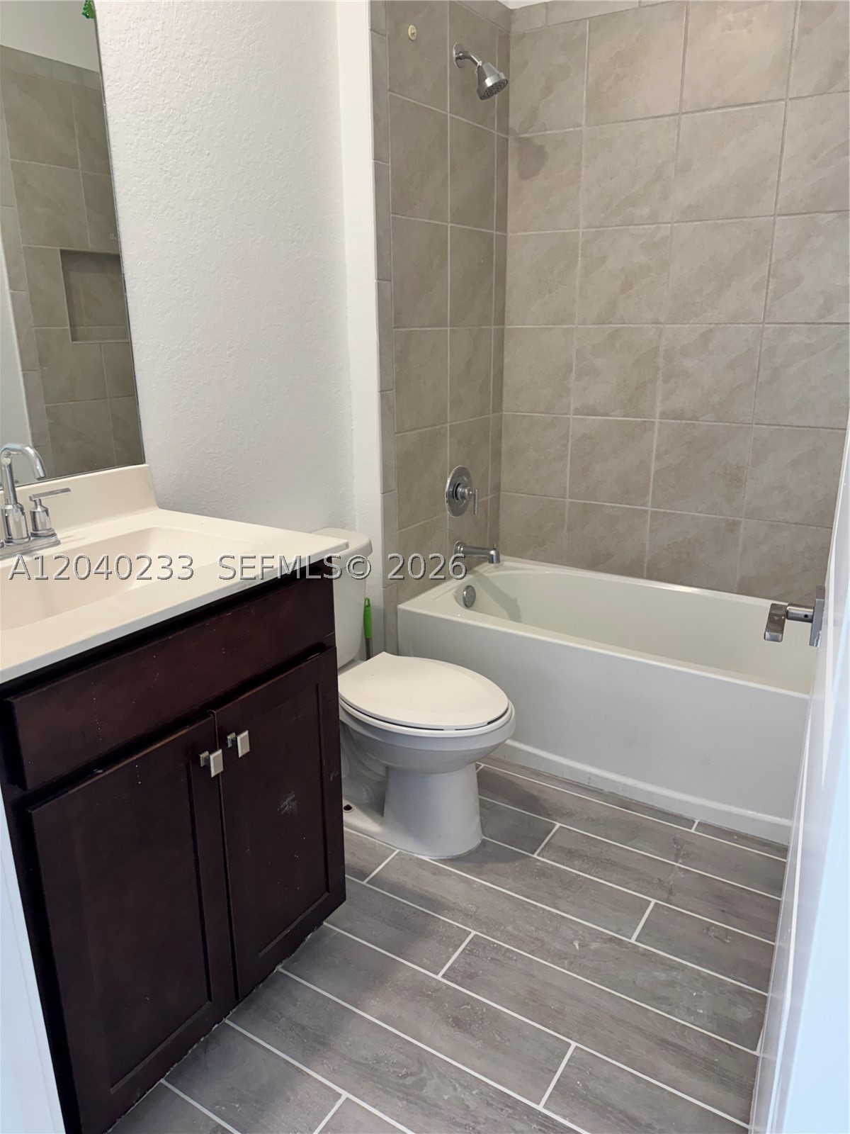 1019 Se 24th Ter Property Photo 4