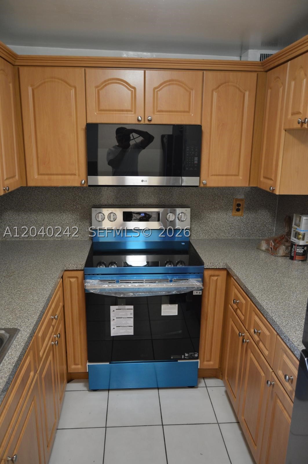 1910 W 56th St 3312 Property Photo 3