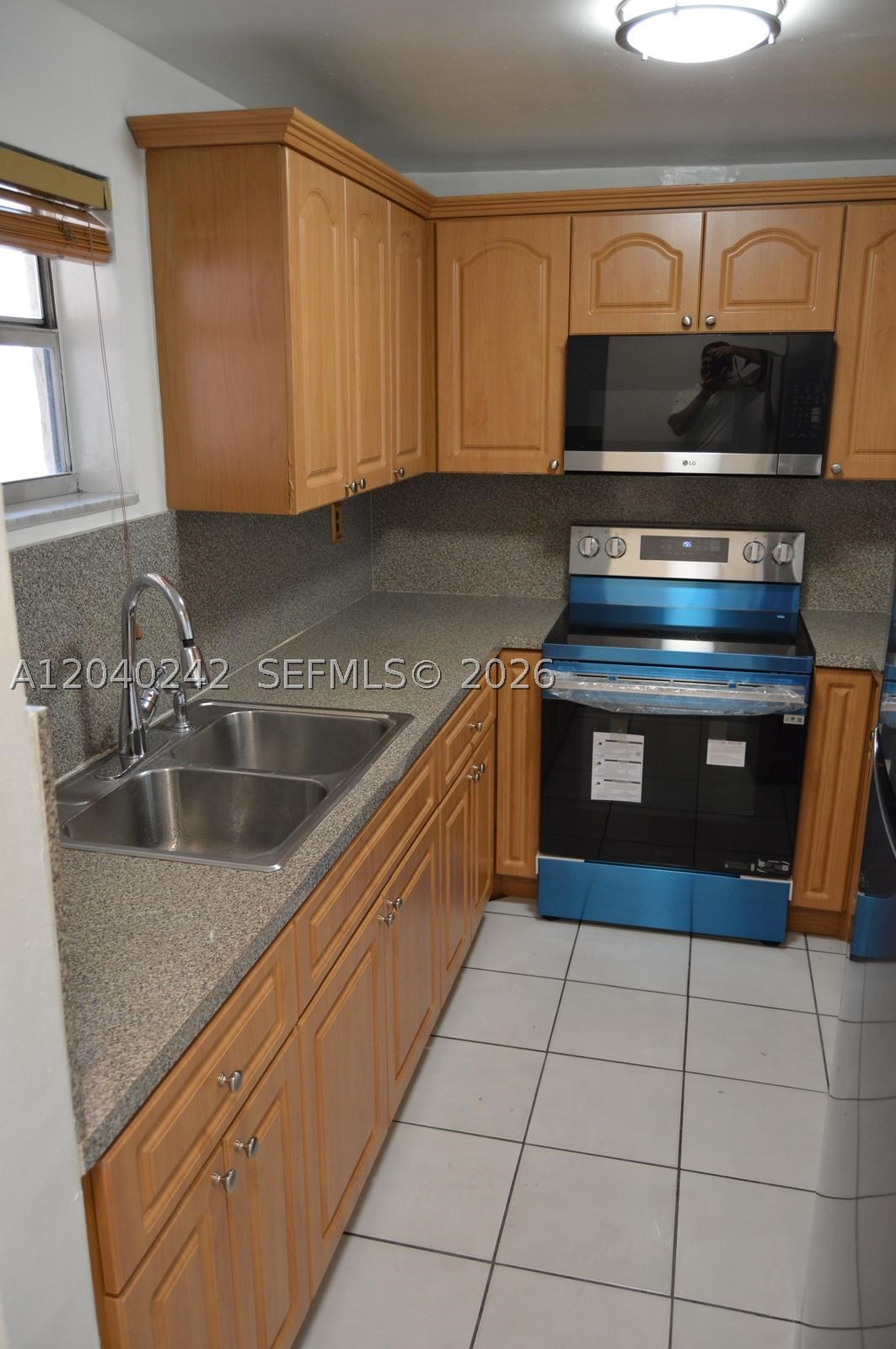 1910 W 56th St 3312 Property Photo 4