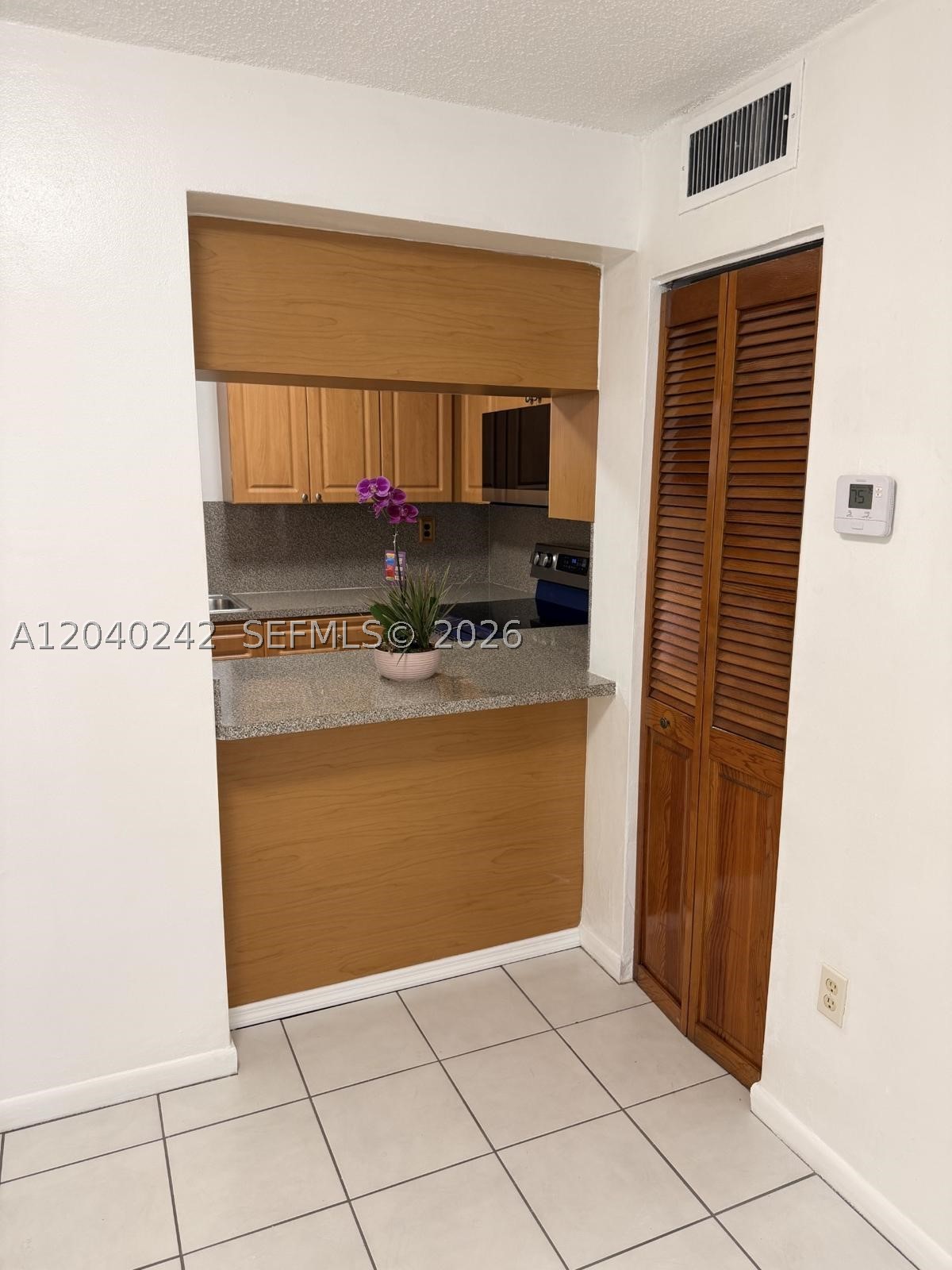 1910 W 56th St 3312 Property Photo 5
