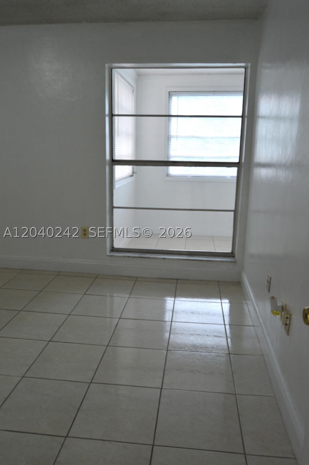 1910 W 56th St 3312 Property Photo 7