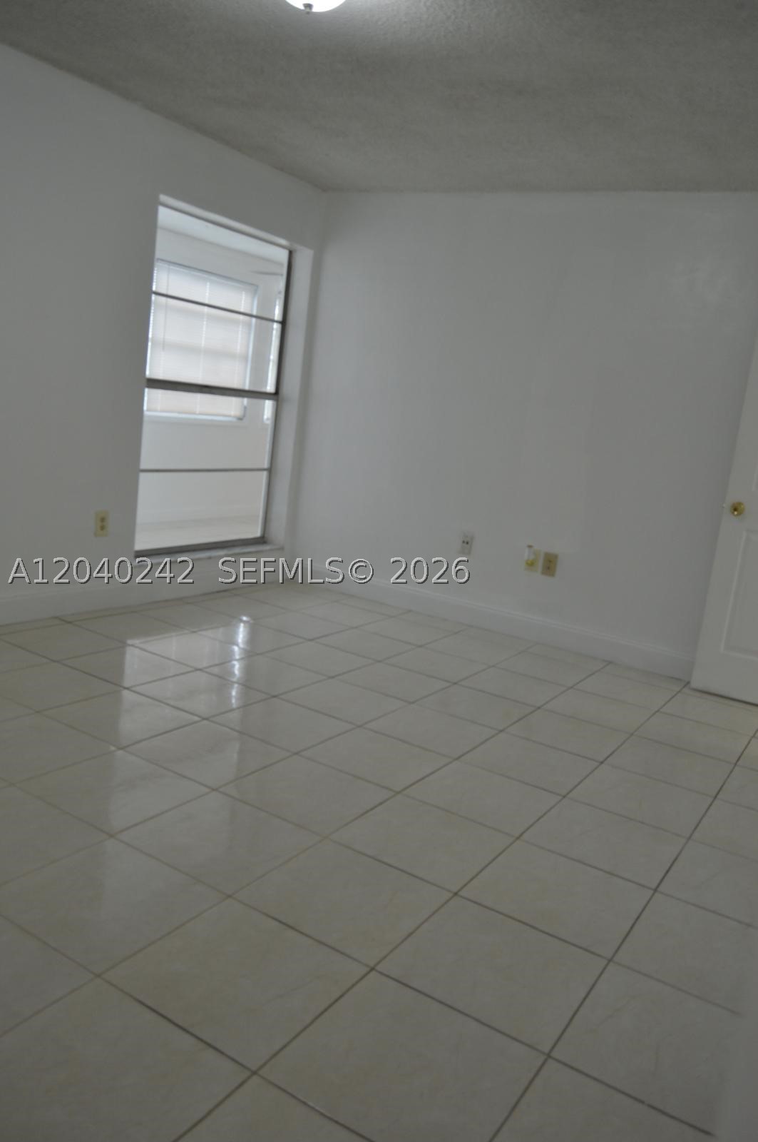 1910 W 56th St 3312 Property Photo 8