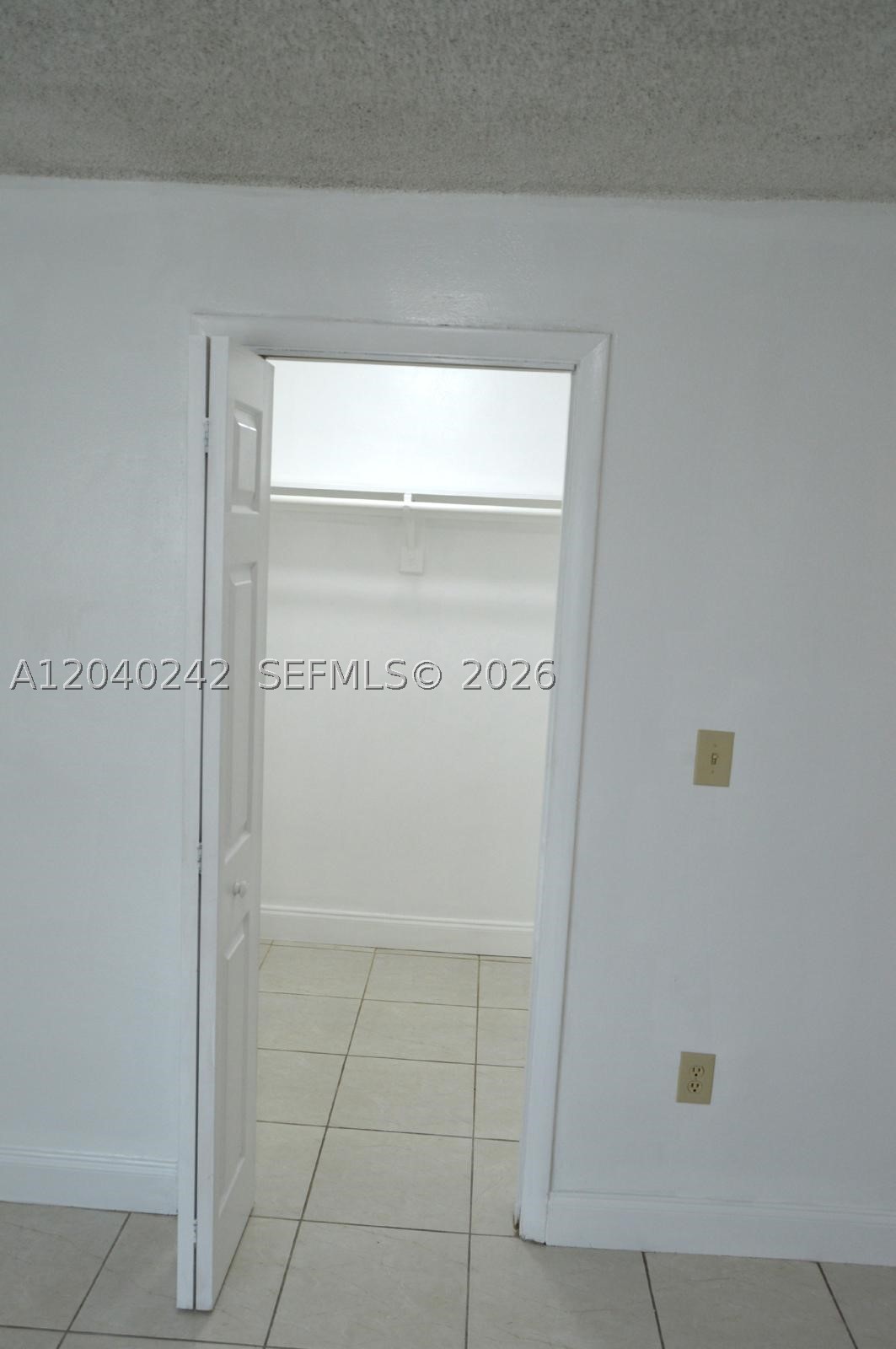 1910 W 56th St 3312 Property Photo 15