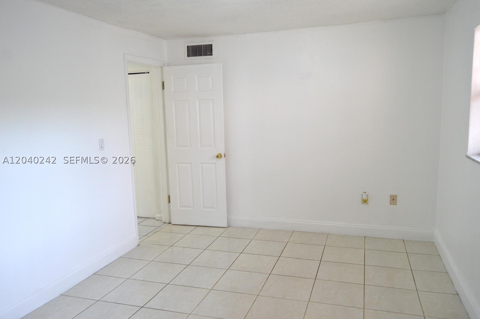 1910 W 56th St 3312 Property Photo 16