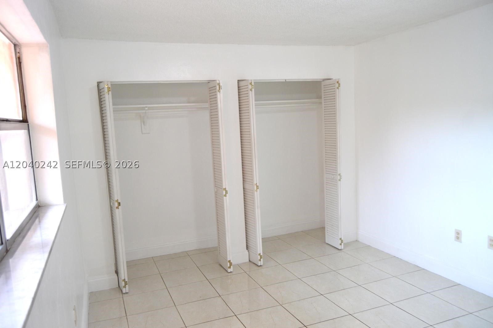 1910 W 56th St 3312 Property Photo 17