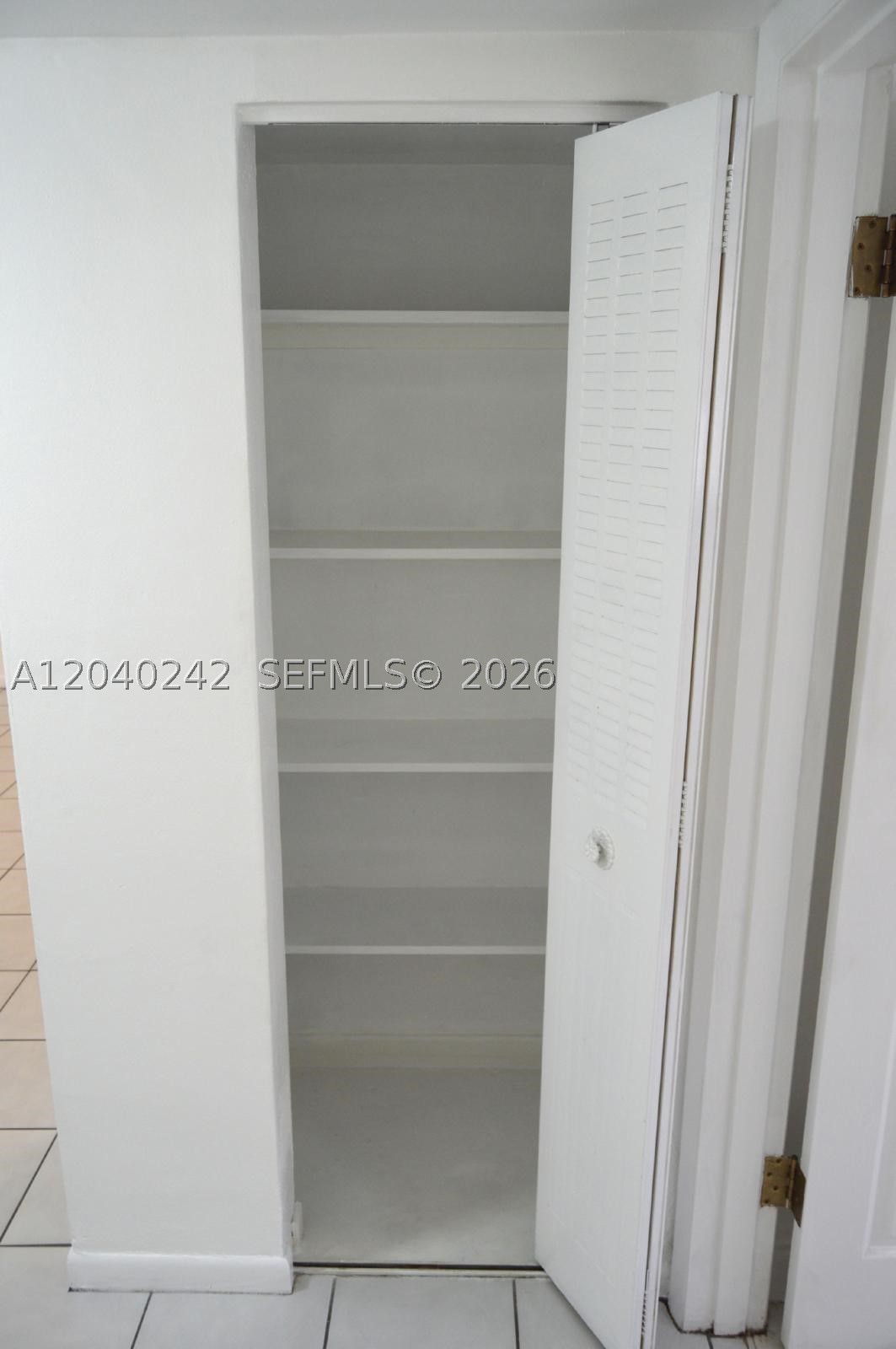 1910 W 56th St 3312 Property Photo 19