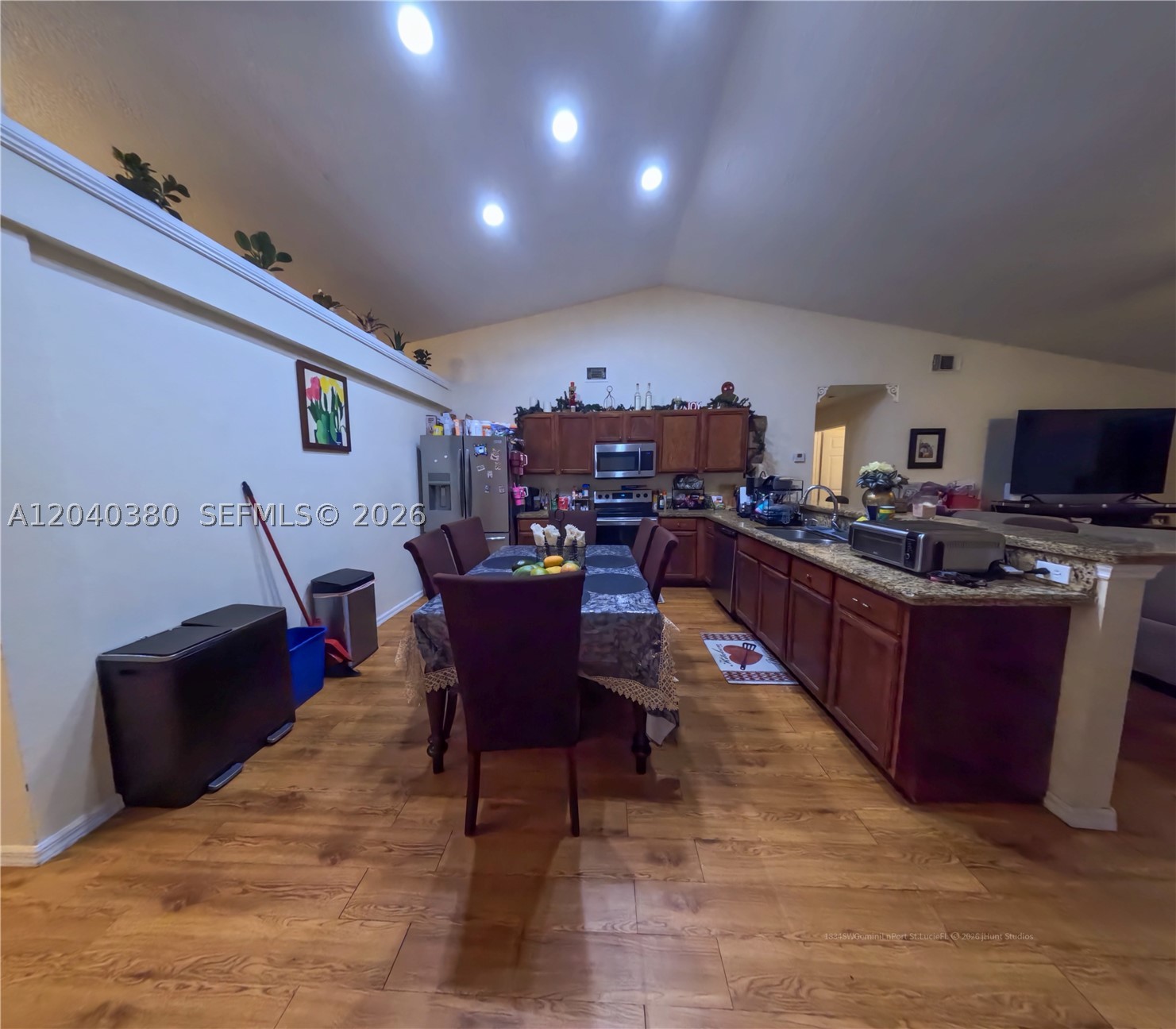 1834 Sw Gemini Ln Property Photo 2