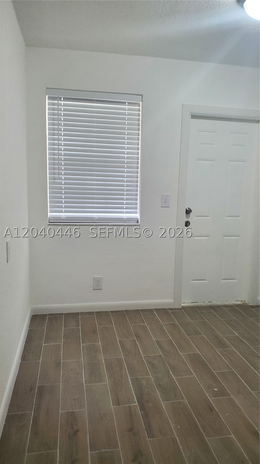 905 SW 4th Ter E Property Photo 1