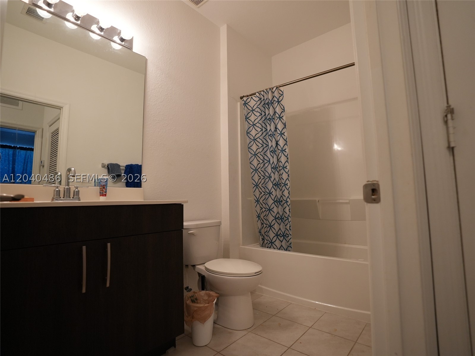 4037 Nw 10th Pl Property Photo 8