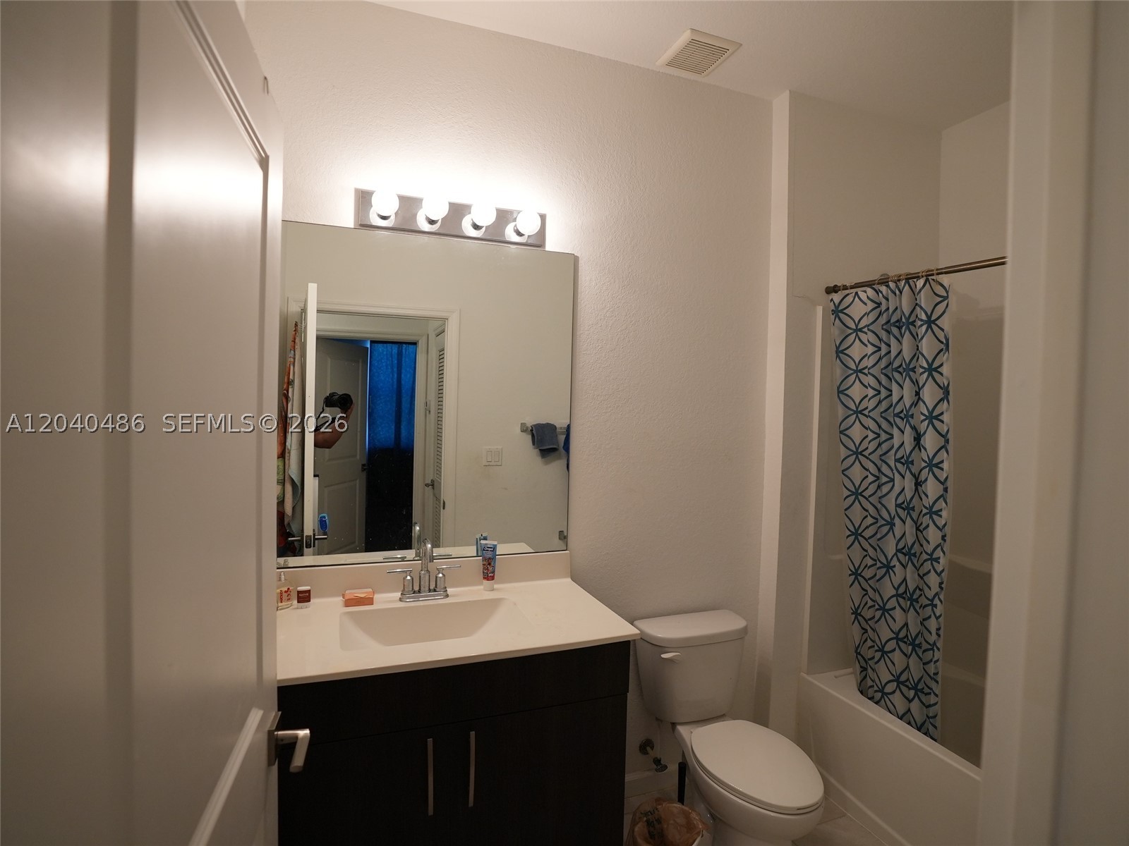 4037 Nw 10th Pl Property Photo 9