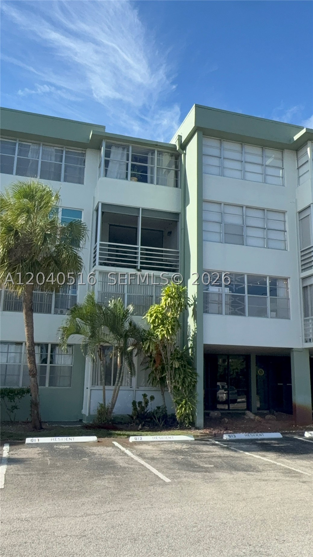 2741 Taft St 211 Property Photo 1