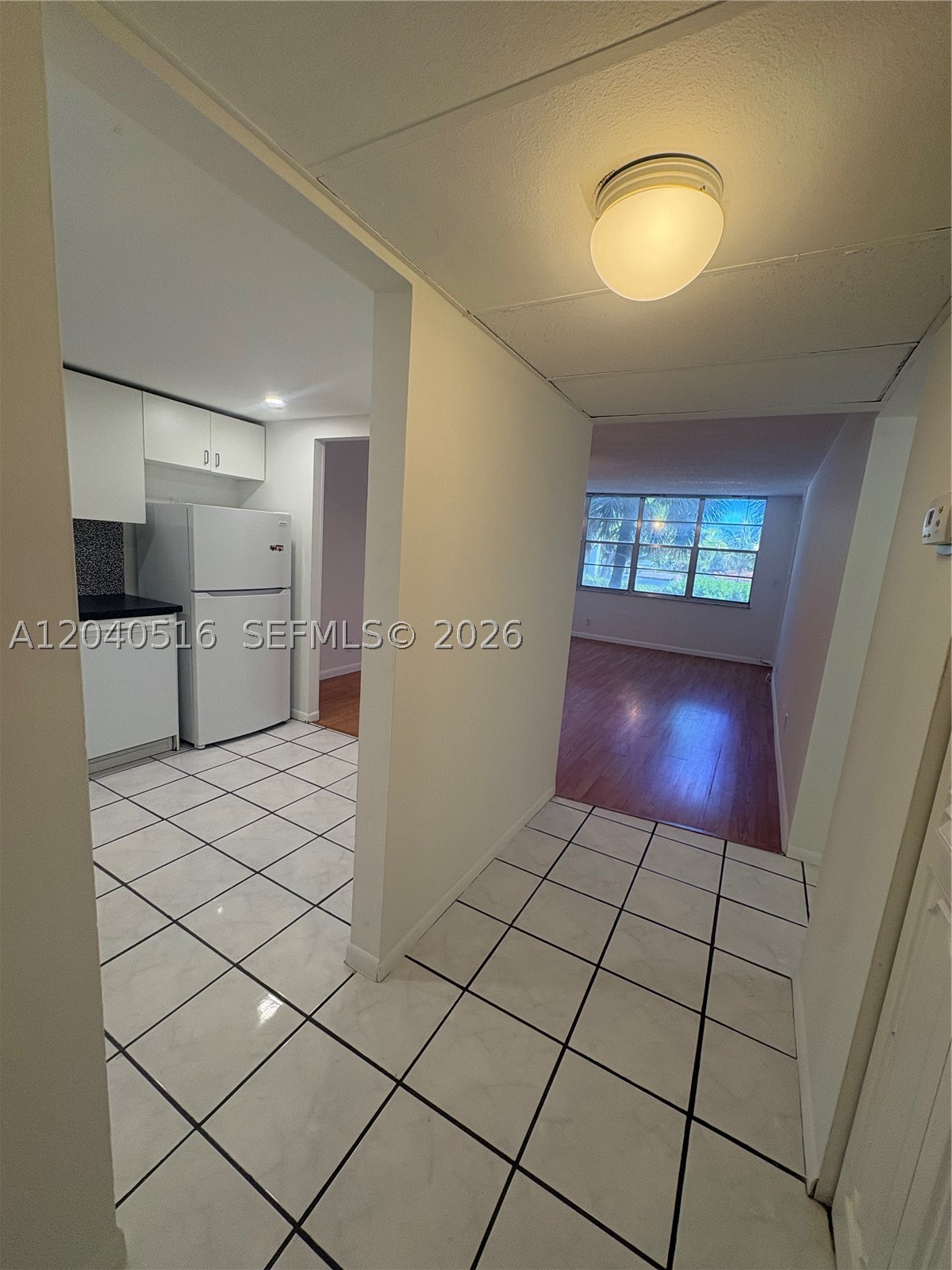 2741 Taft St 211 Property Photo 4