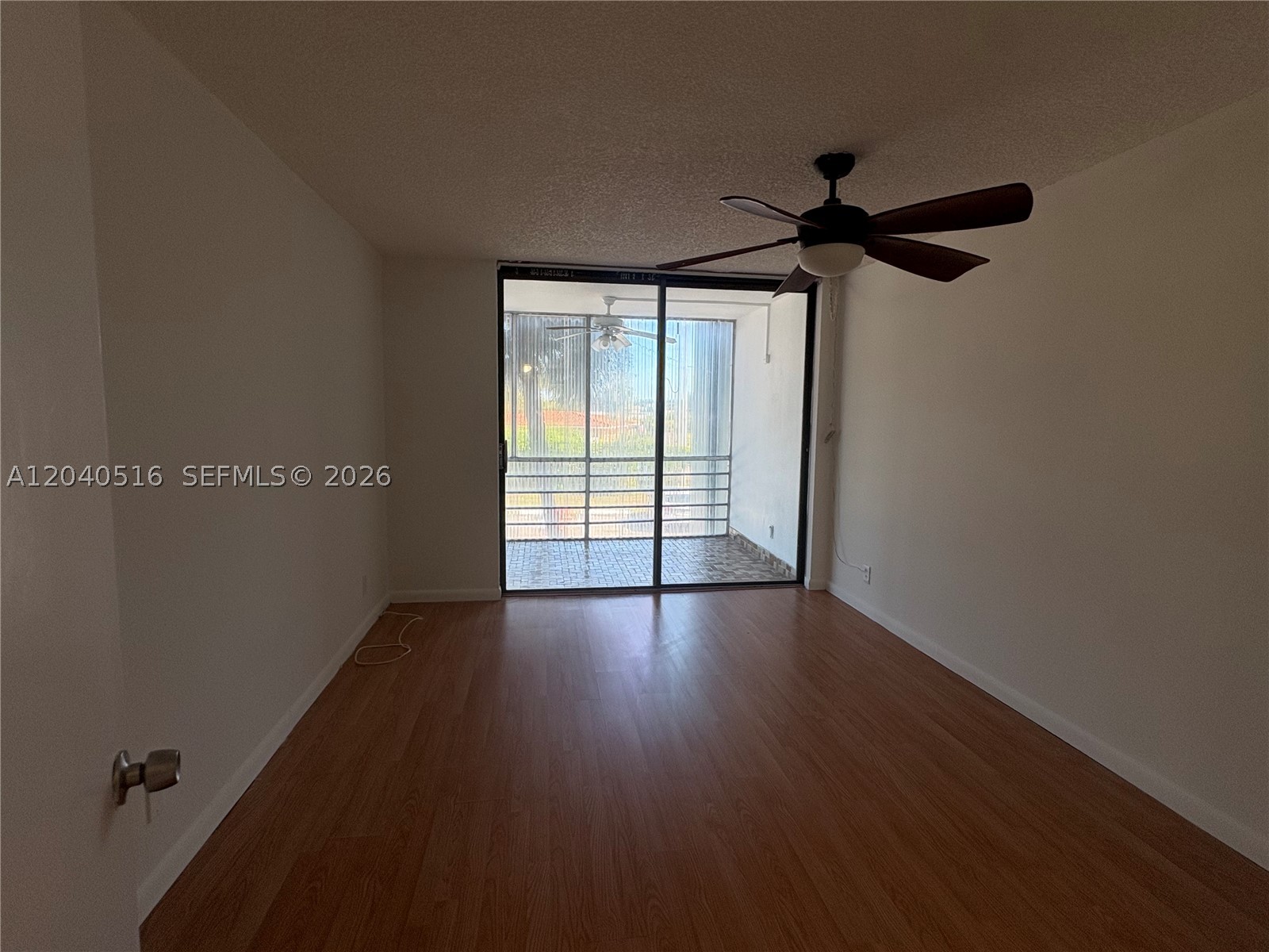 2741 Taft St 211 Property Photo 5