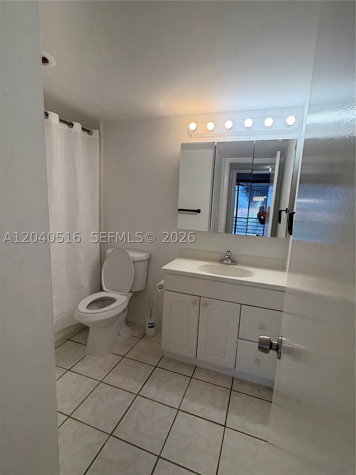 2741 Taft St 211 Property Photo 7