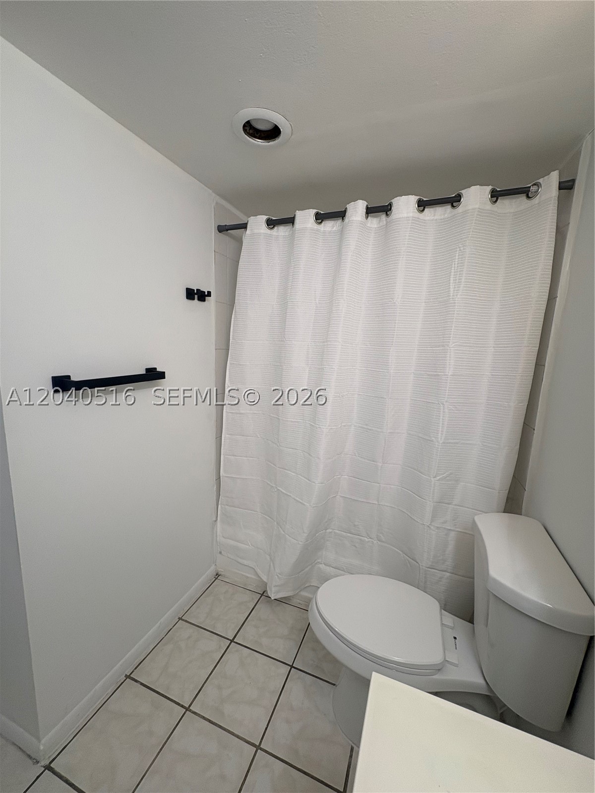 2741 Taft St 211 Property Photo 8
