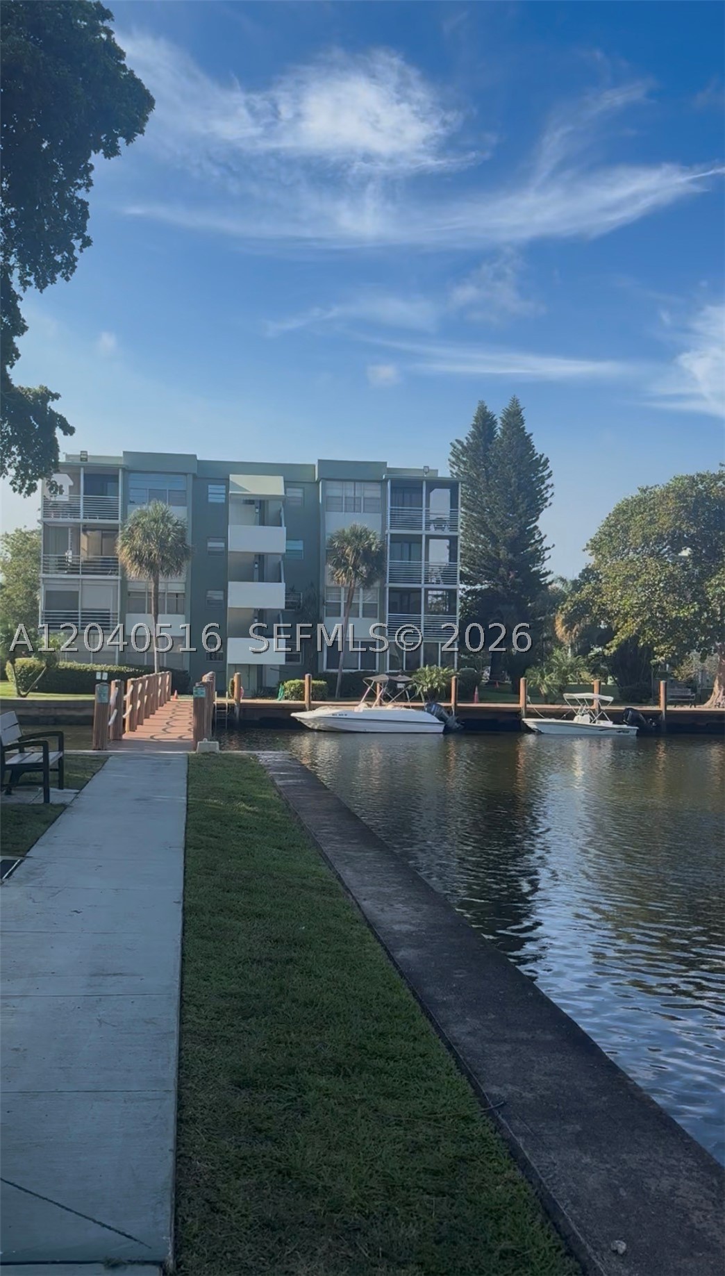 2741 Taft St 211 Property Photo 10