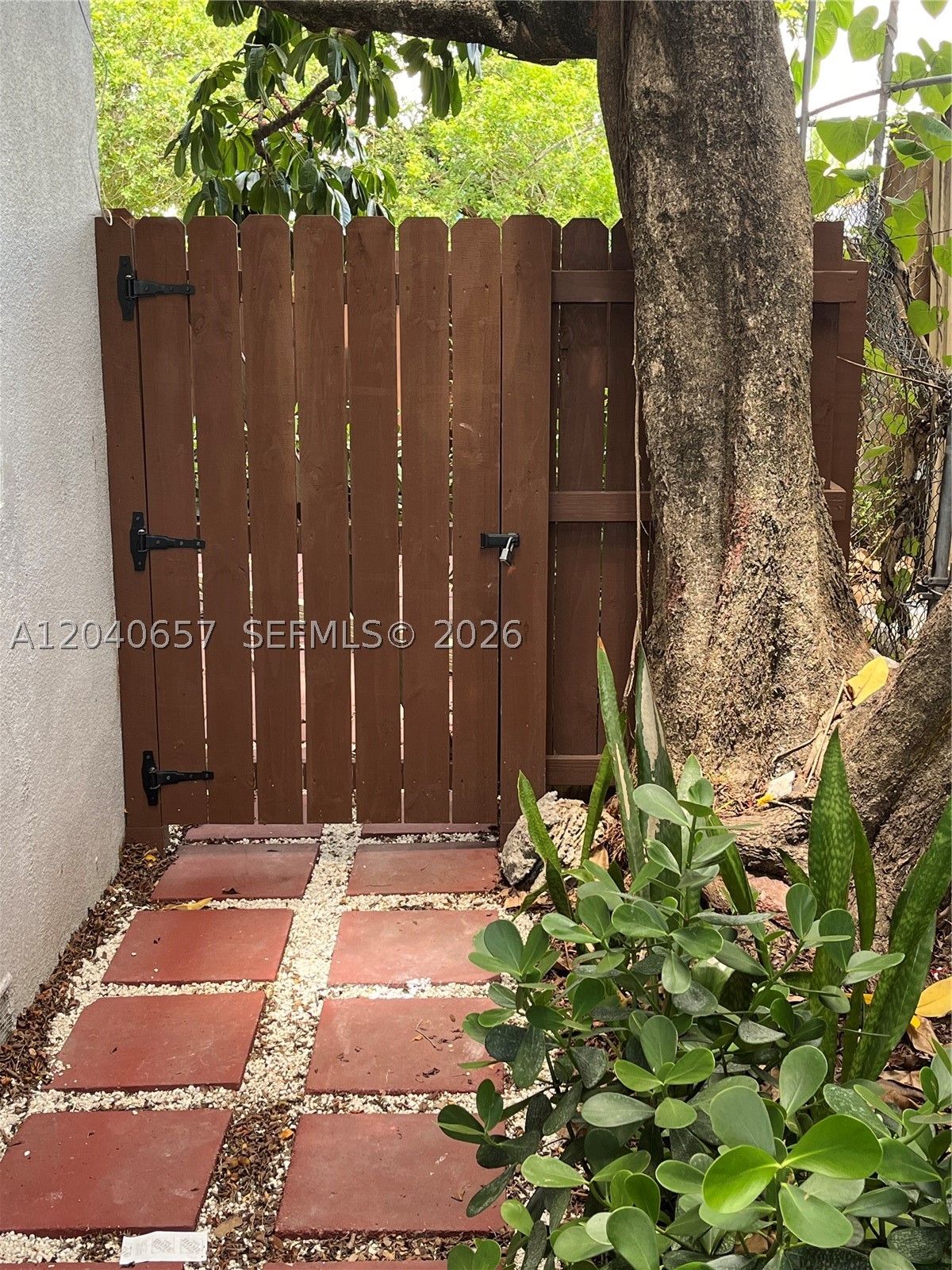 820 SW 31st Ave S Property Photo 1