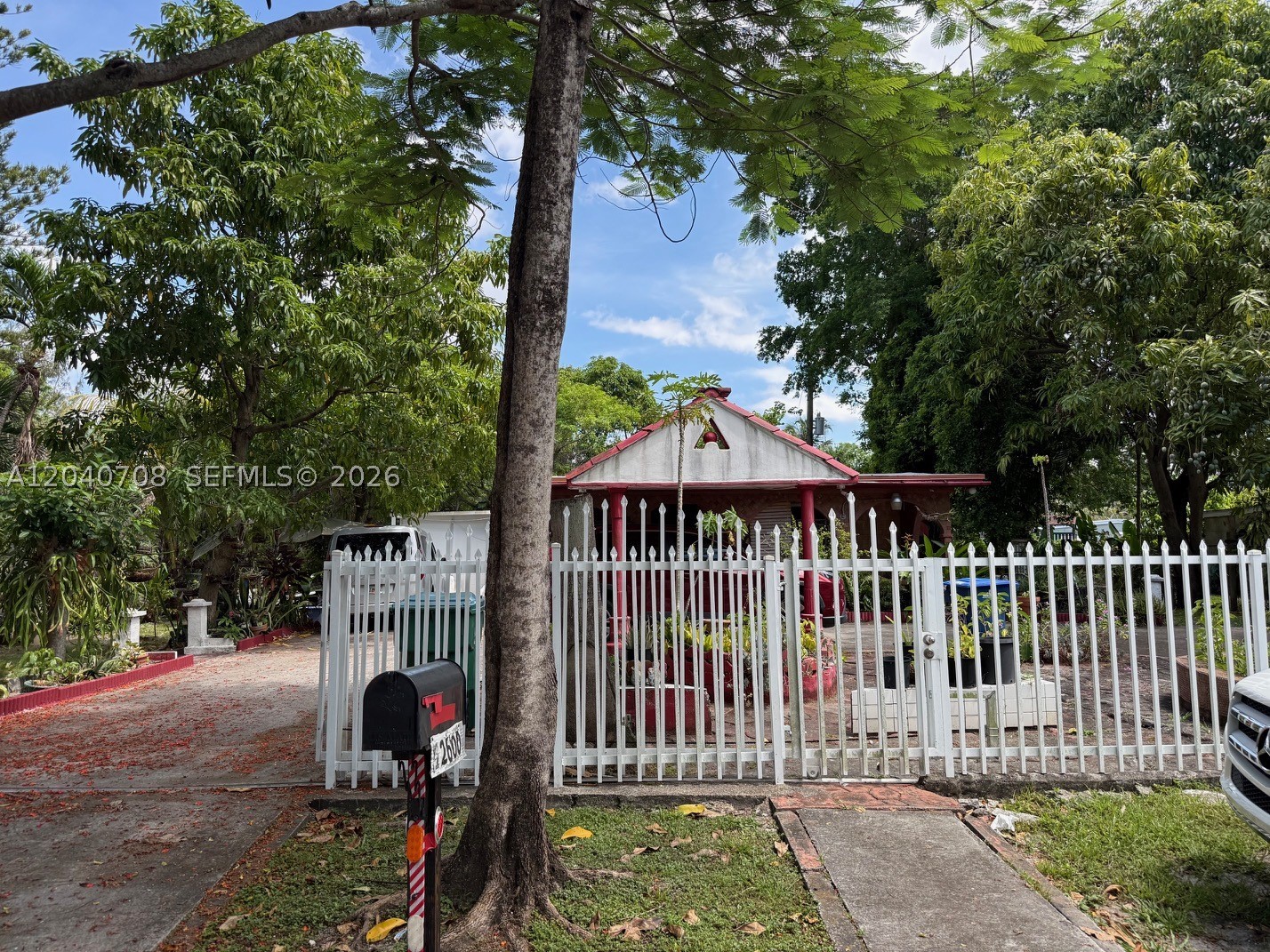 12600 Country Club Ln Property Photo 2
