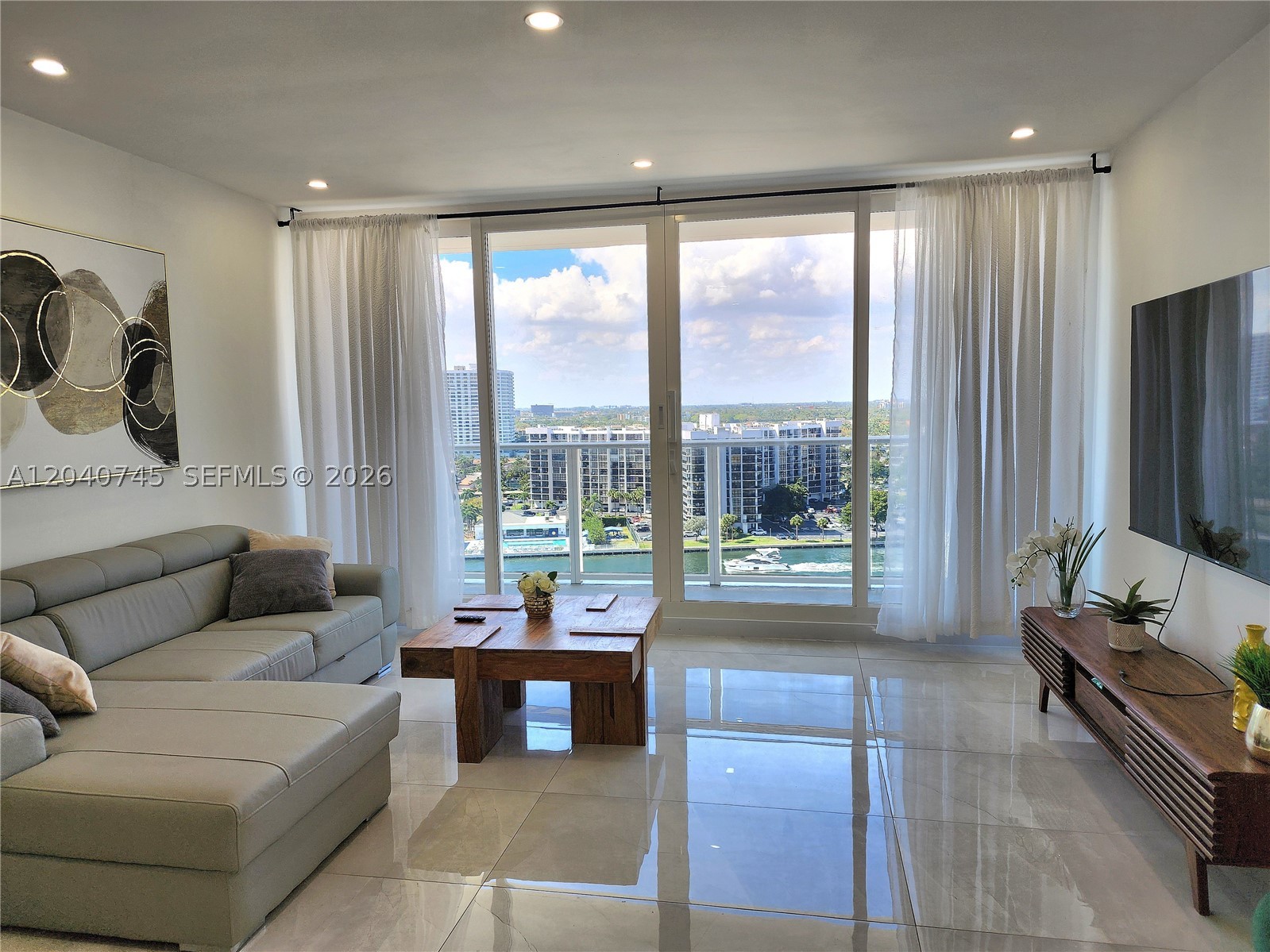 3505 S Ocean Dr Penthouse 1502 Property Photo 6