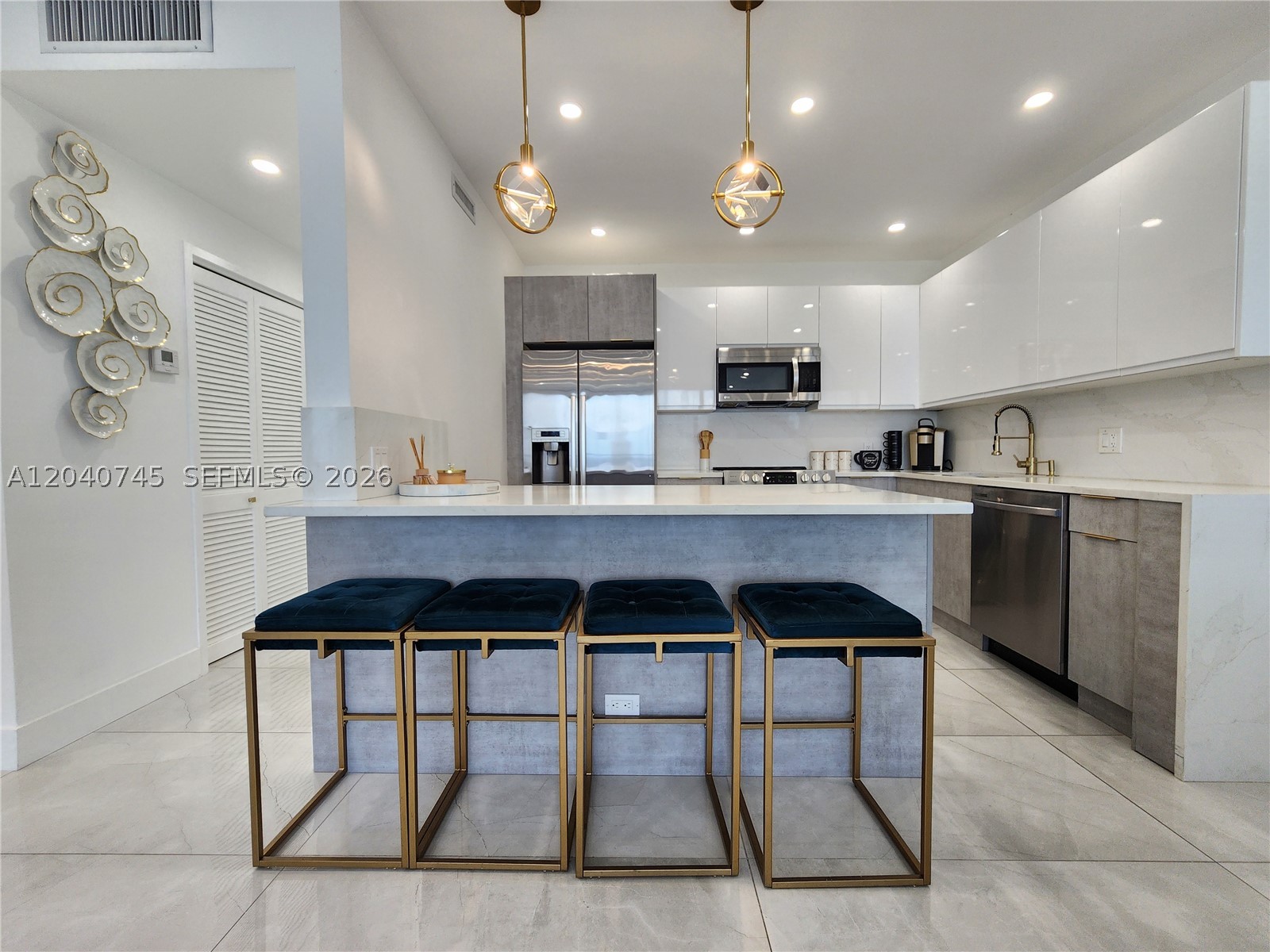 3505 S Ocean Dr Penthouse 1502 Property Photo 9