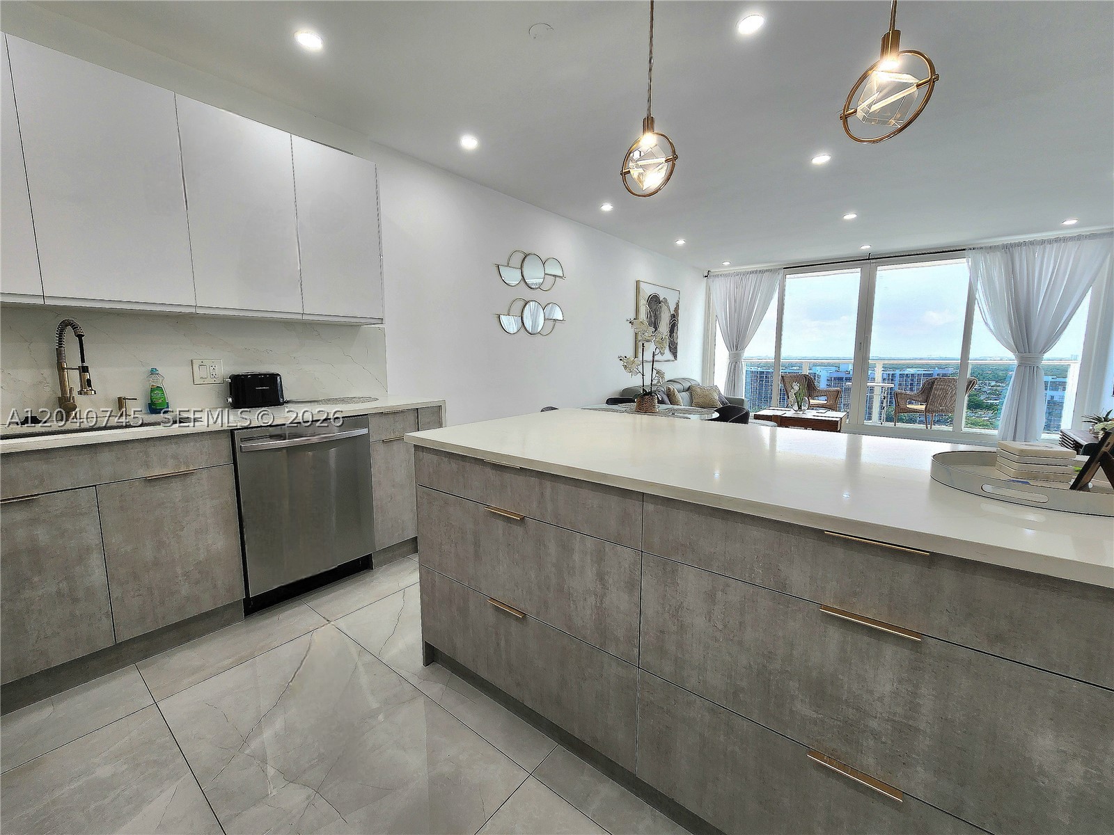 3505 S Ocean Dr Penthouse 1502 Property Photo 10
