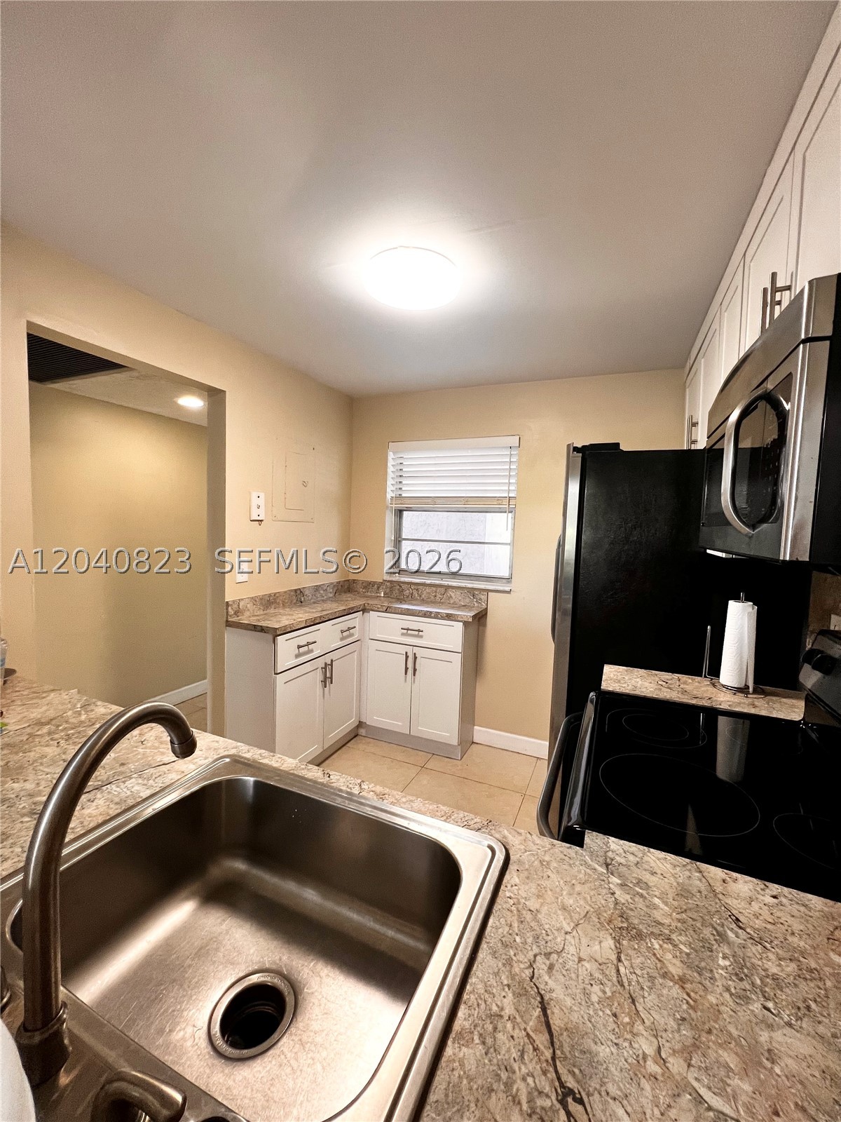 9235 Lagoon Pl 109 Property Photo 3