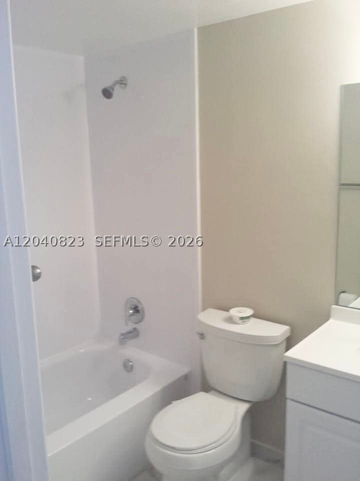 9235 Lagoon Pl 109 Property Photo 15