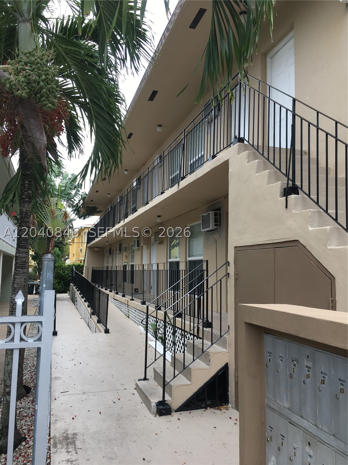 960 Biarritz Dr 2 Property Photo 2