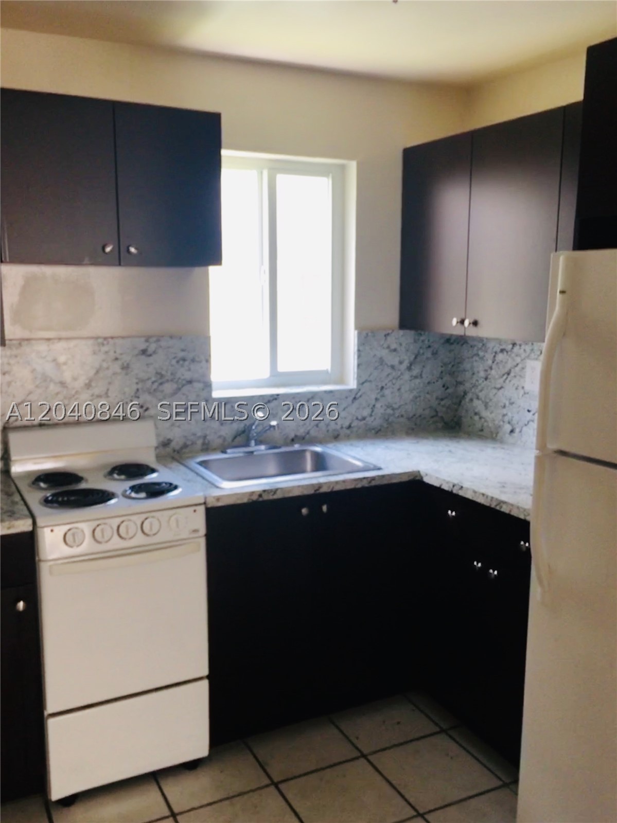 960 Biarritz Dr 2 Property Photo 3