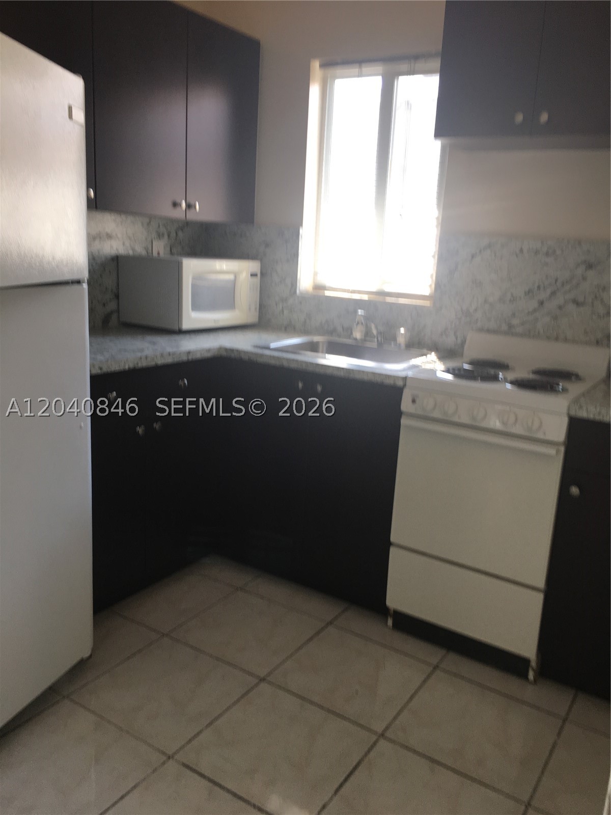 960 Biarritz Dr 2 Property Photo 4
