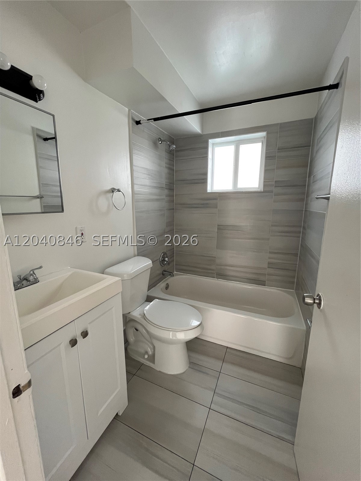 960 Biarritz Dr 2 Property Photo 5