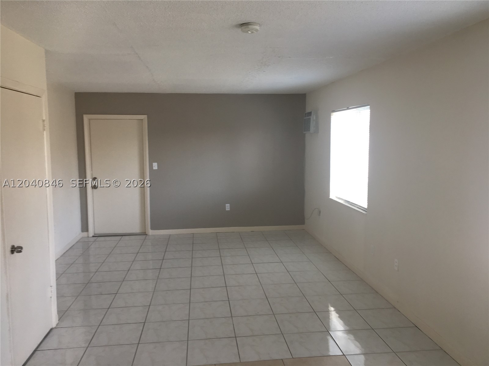 960 Biarritz Dr 2 Property Photo 6