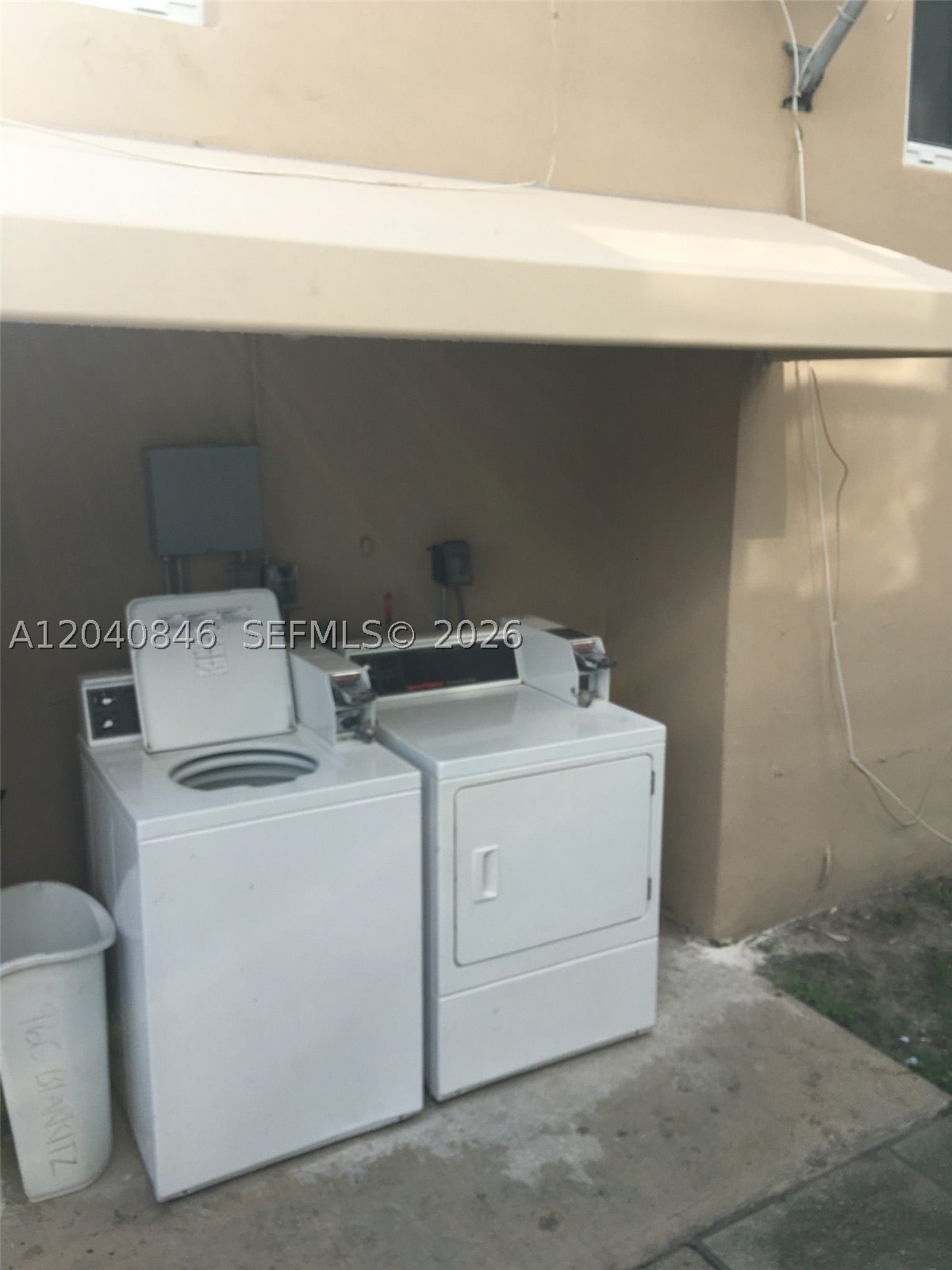 960 Biarritz Dr 2 Property Photo 8