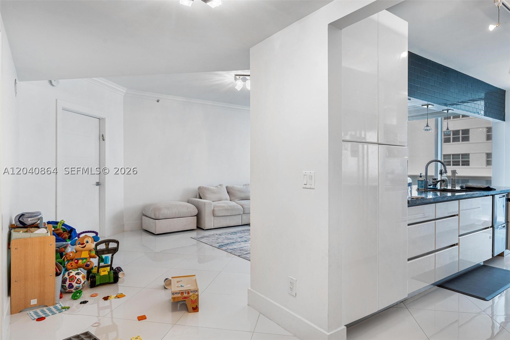 9559 Collins Ave S4-j Property Photo 6