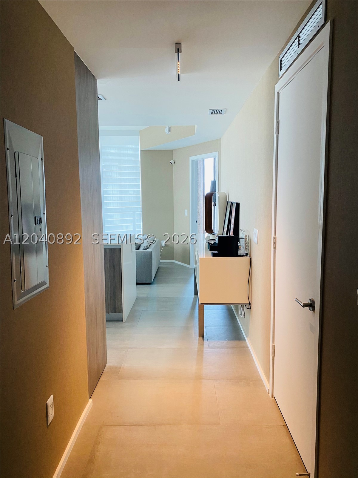 A12040892 Property Photo 4