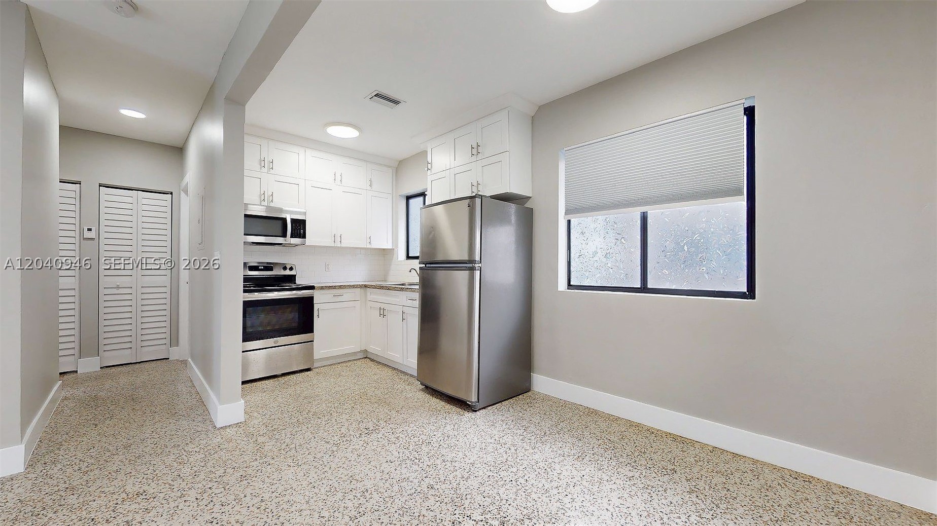 101 W 11th St 1 Property Photo 14