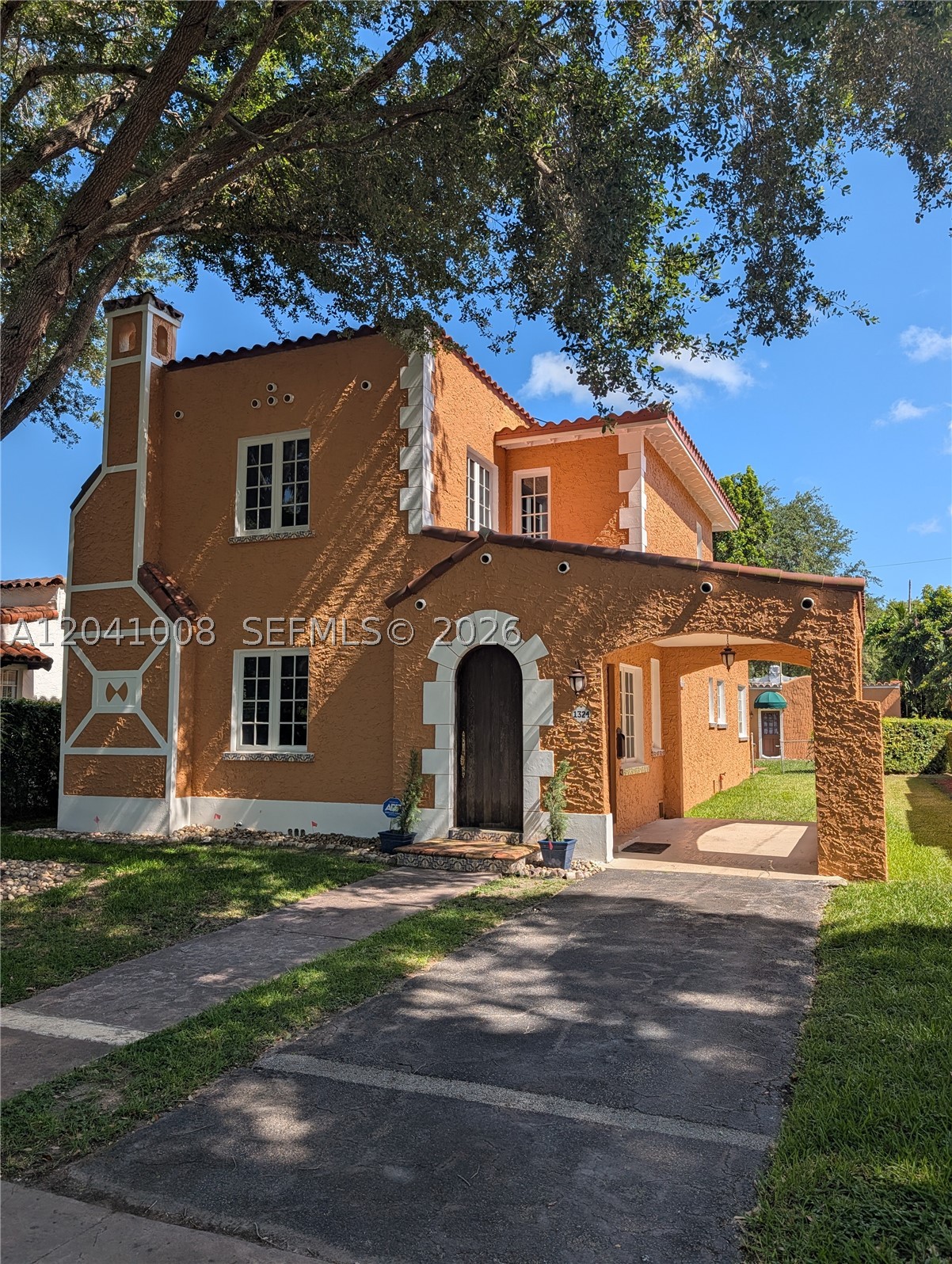 1324 Sorolla Ave Property Photo 1