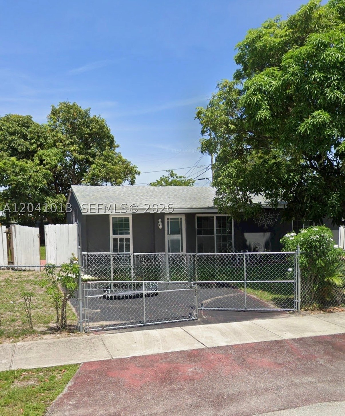 2300 Sw 43rd Ave Property Photo 1
