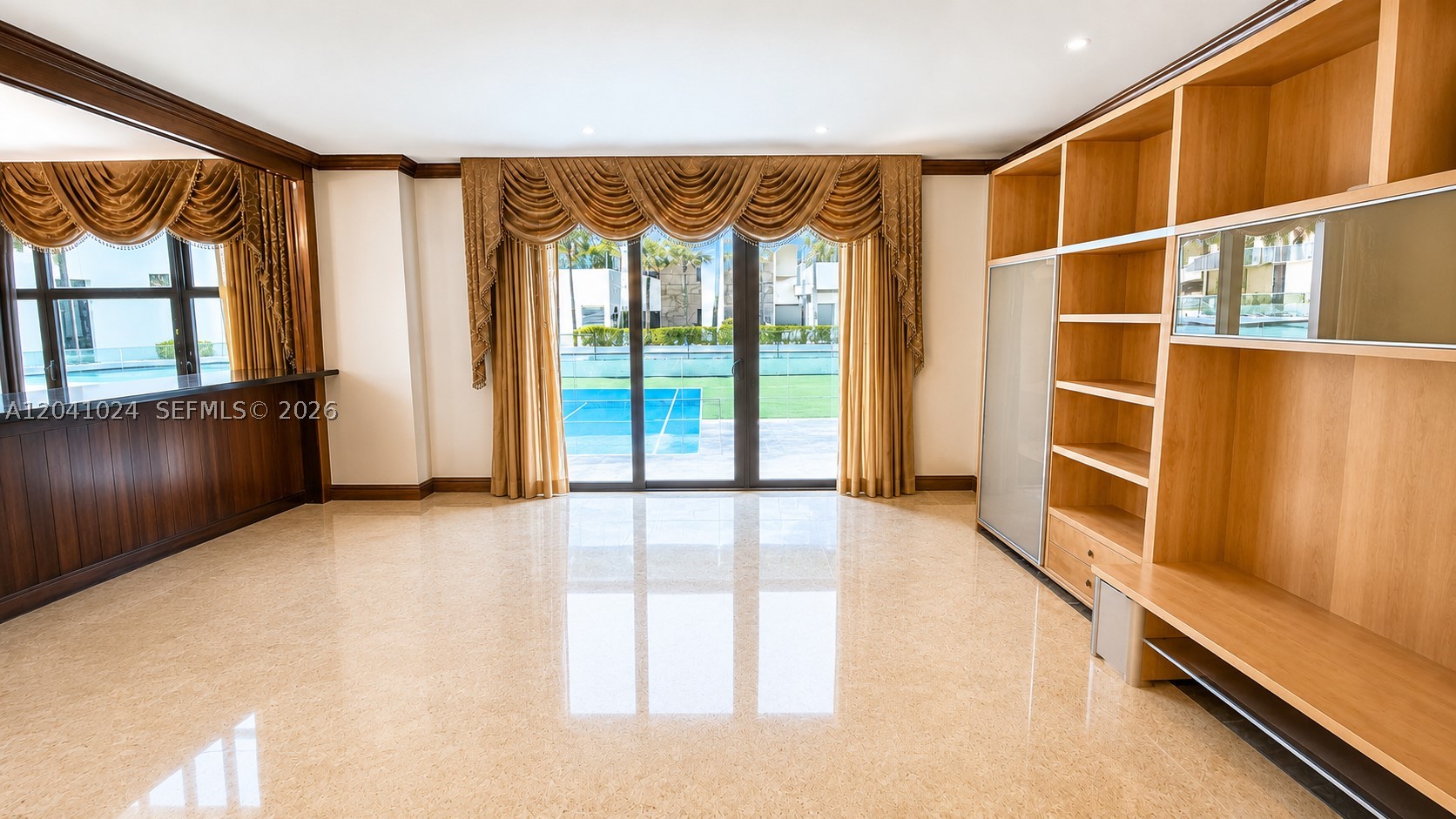 9801 Collins Ave 3u Property Photo 11