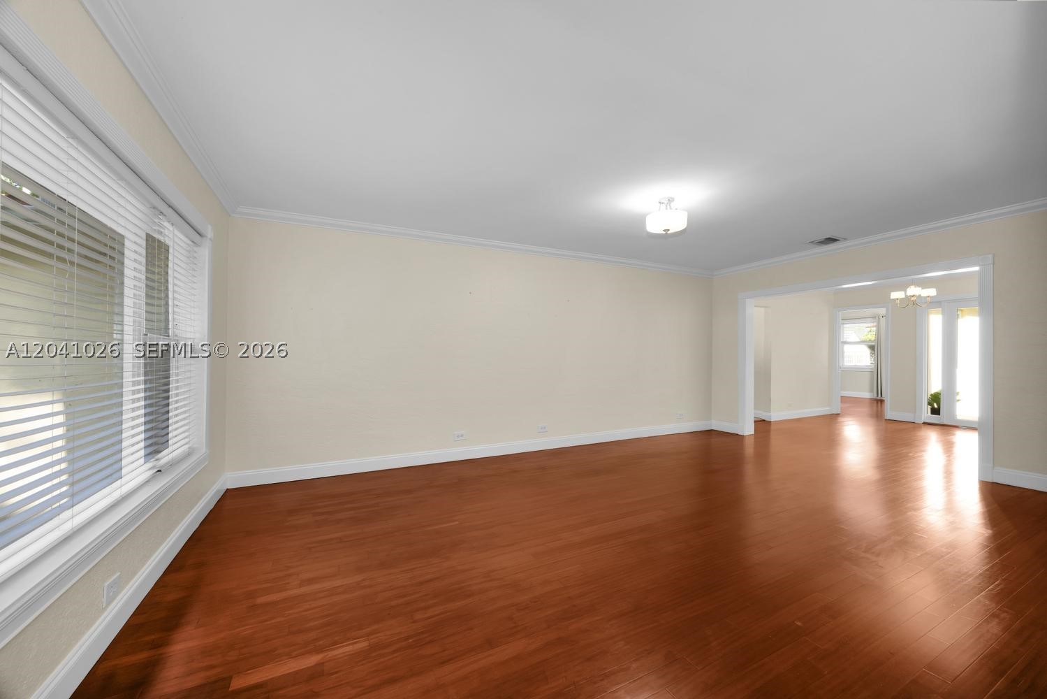 829 Medina Ave Property Photo 6