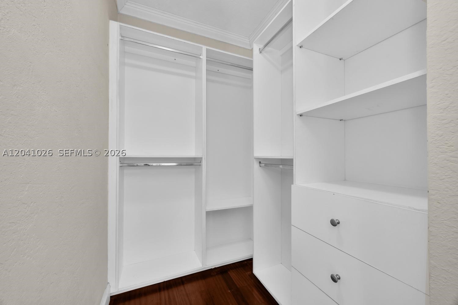 829 Medina Ave Property Photo 12