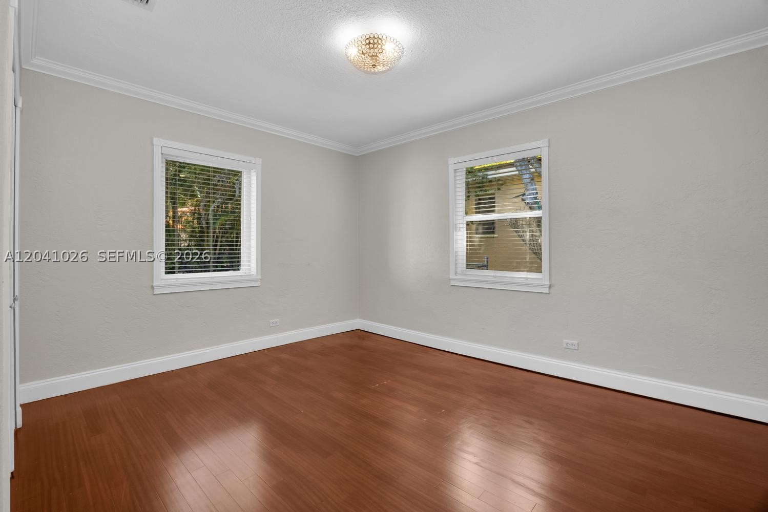 829 Medina Ave Property Photo 14