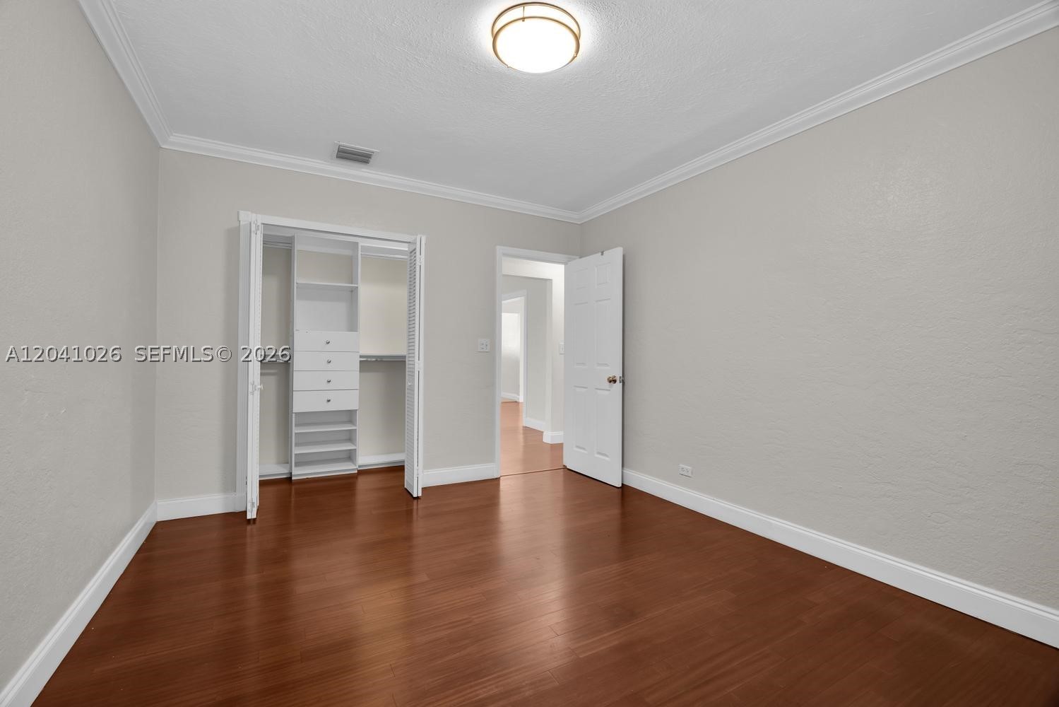 829 Medina Ave Property Photo 15