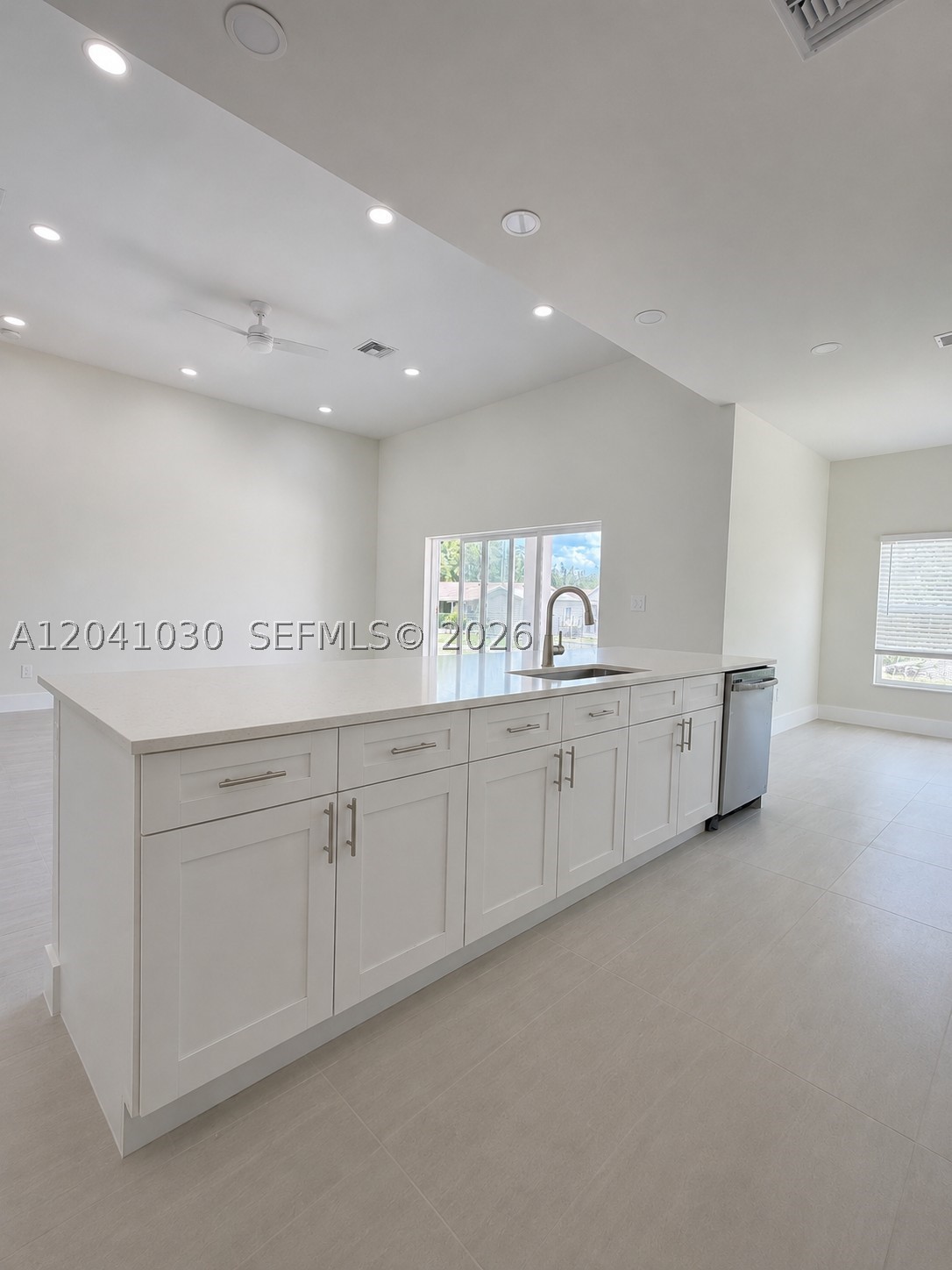 536 Lincoln Property Photo 3