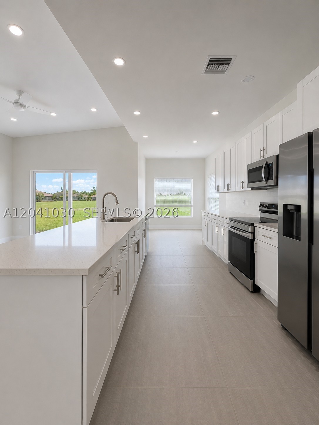 536 Lincoln Property Photo 4